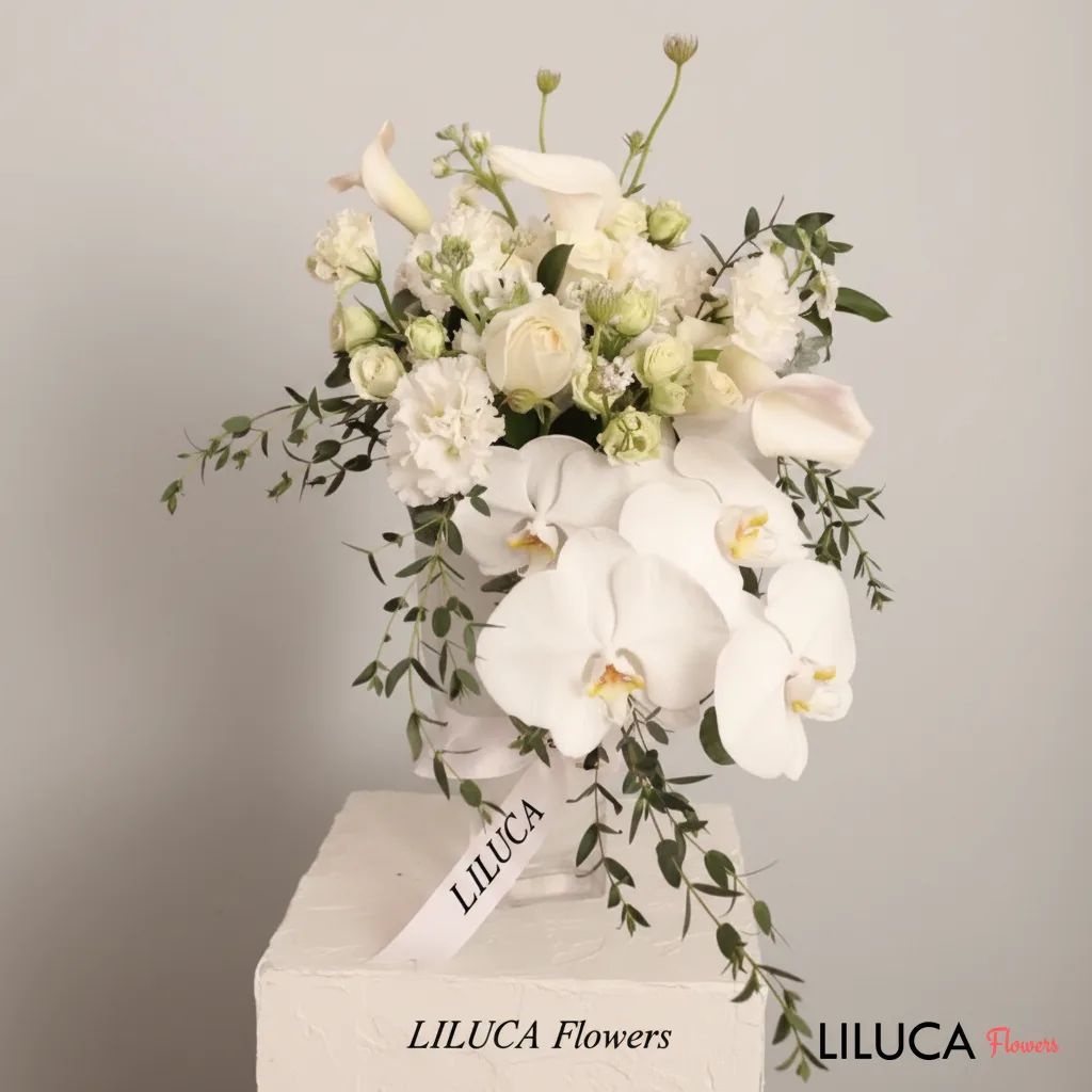 Bình hoa lan hồ điệp trắng Pure Elegance