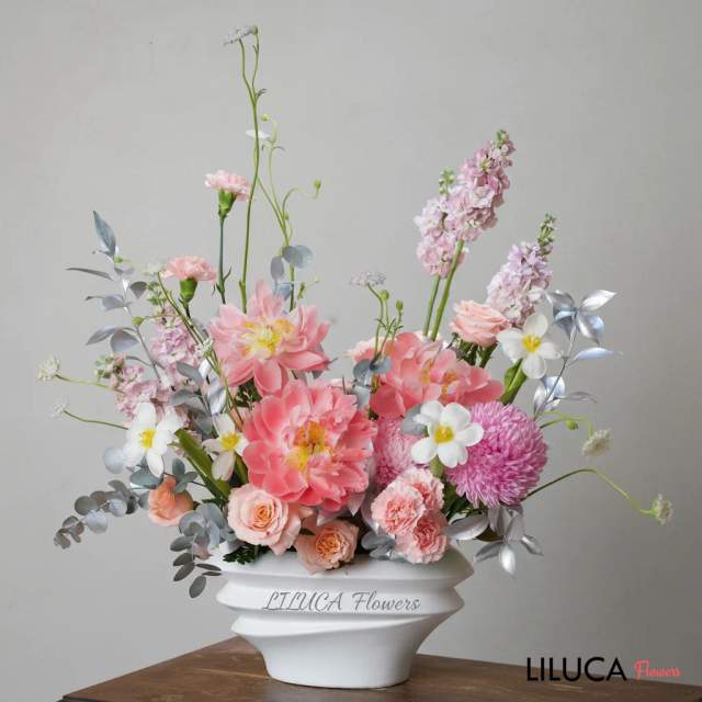 Bình mẫu đơn hồng Silver Whisper