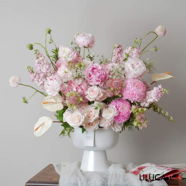 Bình mẫu đơn mix hồng Blushing Garden