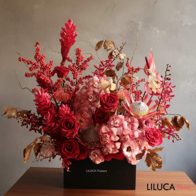 Box hoa hồng mix lan đỏ Crimson Symphony
